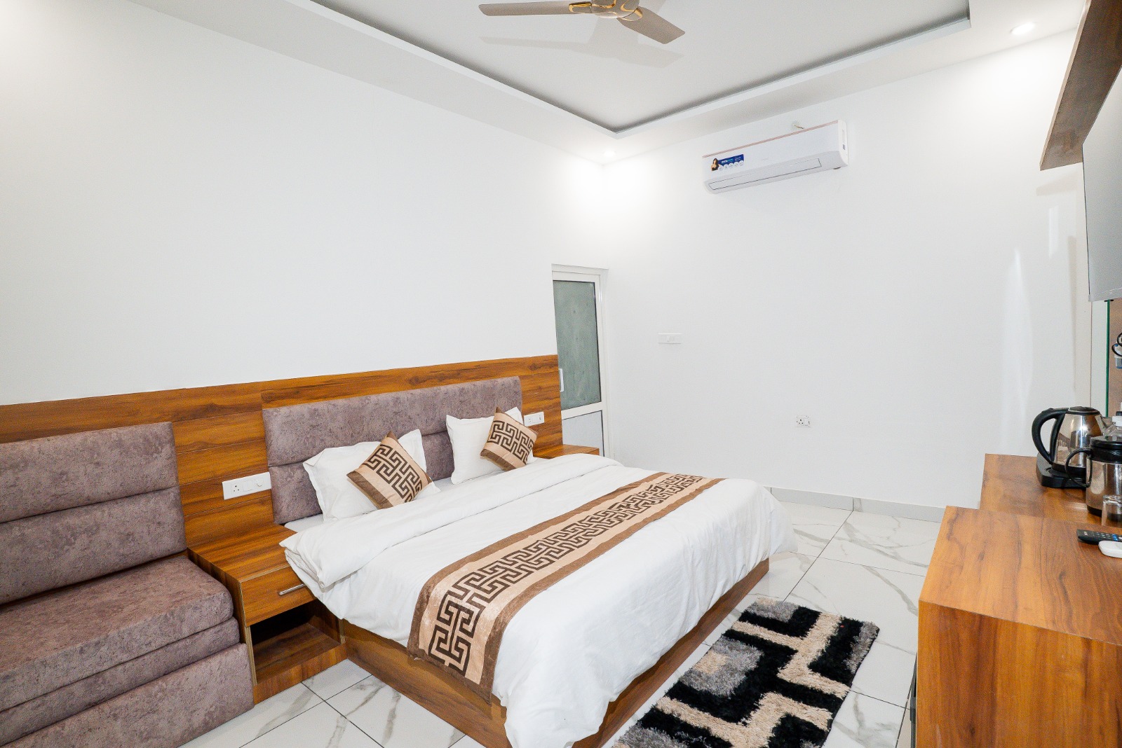 Single Luxury Bedroom